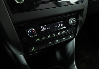 Подержанный автомобиль Skoda Rapid Liftback 2016 года (17 фото)