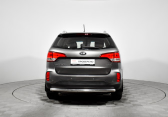 Подержанный автомобиль Kia Sorento 2015 года (6 фото)