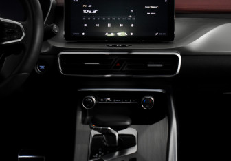 Подержанный автомобиль Geely Coolray 2023 года (17 фото)