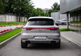 Подержанный автомобиль Porsche Macan 2021 года (7 фото)