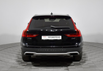 Подержанный автомобиль Volvo V90 Cross Country 2018 года (6 фото)