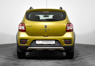 Подержанный автомобиль Renault Sandero 2017 года (6 фото)