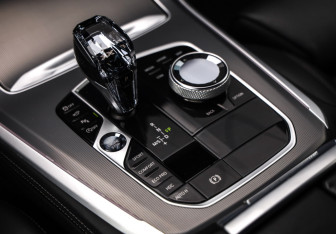 Подержанный автомобиль BMW X5 2021 года (23 фото)
