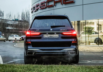 Подержанный автомобиль BMW X7 2019 года (8 фото)