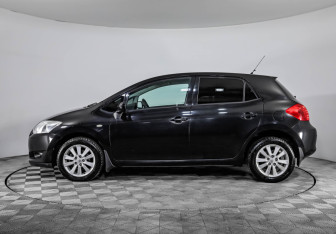 Подержанный автомобиль Toyota Auris Hatchback 2007 года (8 фото)