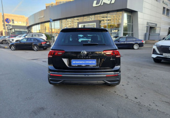 Подержанный автомобиль Volkswagen Tiguan 2020 года (5 фото)