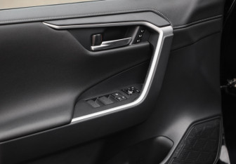 Подержанный автомобиль Toyota RAV4 2022 года (24 фото)