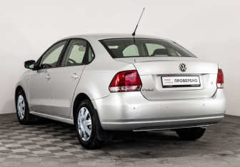 Подержанный автомобиль Volkswagen Polo Sedan 2012 года (7 фото)