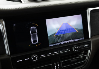 Подержанный автомобиль Porsche Macan 2021 года (19 фото)