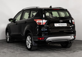 Подержанный автомобиль Ford Kuga 2018 года (7 фото)