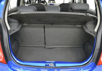 Подержанный автомобиль Chevrolet Spark 2013 года (15 фото)