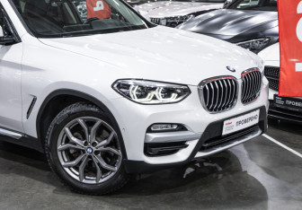 Подержанный автомобиль BMW X3 2018 года (8 фото)