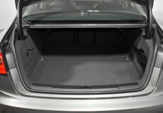 Подержанный автомобиль Audi A6 Sedan 2011 года (22 фото)