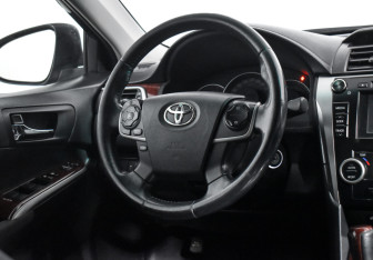 Подержанный автомобиль Toyota Camry Sedan 2013 года (16 фото)