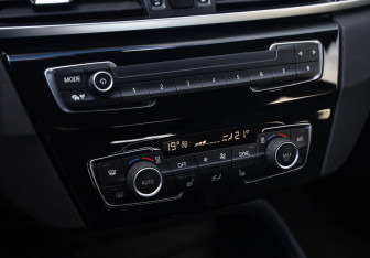 Подержанный автомобиль BMW X1 2021 года (17 фото)