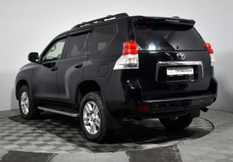 Подержанный автомобиль Toyota Land Cruiser Prado 2012 года (7 фото)