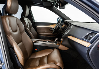 Подержанный автомобиль Volvo XC90 2021 года (20 фото)