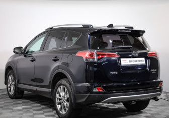 Подержанный автомобиль Toyota RAV4 2017 года (7 фото)