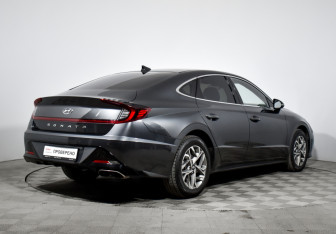 Подержанный автомобиль Hyundai Sonata 2021 года (5 фото)