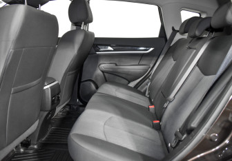 Подержанный автомобиль DongFeng AX7 2017 года (11 фото)