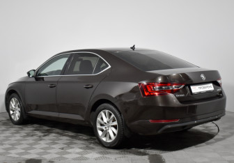 Подержанный автомобиль Skoda Superb Liftback 2018 года (7 фото)