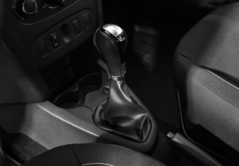 Подержанный автомобиль Renault Sandero 2018 года (11 фото)