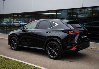Подержанный автомобиль Lexus NX 2022 года (6 фото)