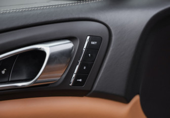 Подержанный автомобиль Porsche Cayenne 2015 года (24 фото)