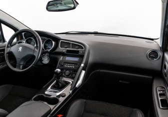 Подержанный автомобиль Peugeot 3008 2014 года (9 фото)