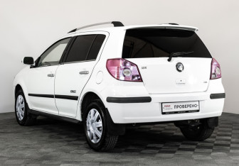 Подержанный автомобиль Geely MK Cross 2012 года (7 фото)