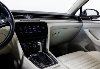 Подержанный автомобиль Volkswagen Passat Wagon 2019 года (16 фото)