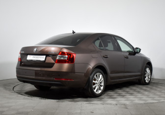 Подержанный автомобиль Skoda Octavia Liftback 2017 года (5 фото)