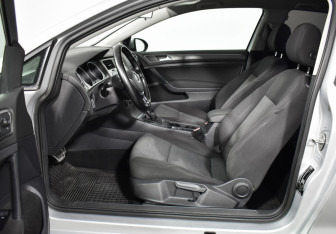 Подержанный автомобиль Volkswagen Golf Hatchback 2013 года (10 фото)