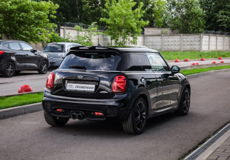 Подержанный автомобиль MINI Hatch 2020 года (6 фото)