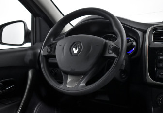 Подержанный автомобиль Renault Logan Sedan 2015 года (14 фото)