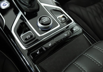 Подержанный автомобиль Hongqi HS5 2024 года (20 фото)