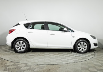 Подержанный автомобиль Opel Astra Hatchback 2015 года (4 фото)