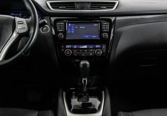 Подержанный автомобиль Nissan X-Trail 2016 года (13 фото)