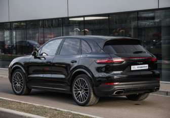 Подержанный автомобиль Porsche Cayenne 2019 года (8 фото)