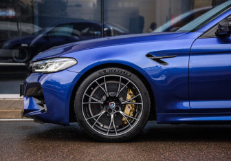 Подержанный автомобиль BMW M5 Sedan 2022 года (10 фото)