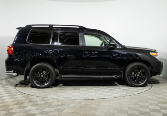 Подержанный автомобиль Toyota Land Cruiser Suv 2014 года (4 фото)