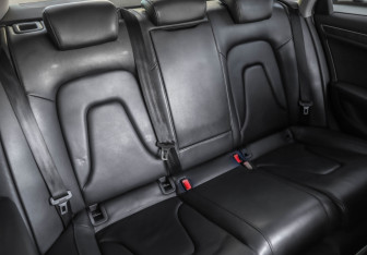 Подержанный автомобиль Audi A4 Sedan 2015 года (24 фото)