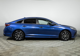 Подержанный автомобиль Hyundai Sonata 2017 года (4 фото)