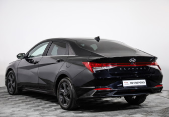 Подержанный автомобиль Hyundai Elantra Sedan 2021 года (7 фото)