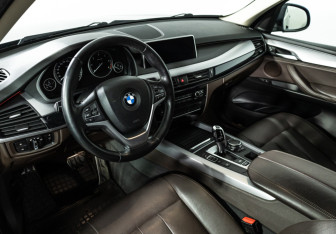 Подержанный автомобиль BMW X5 2016 года (11 фото)