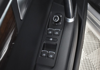 Подержанный автомобиль Volkswagen Passat Sedan 2011 года (17 фото)