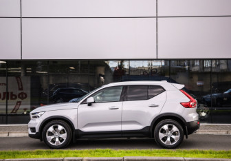 Подержанный автомобиль Volvo XC40 2019 года (9 фото)