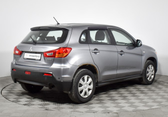 Подержанный автомобиль Mitsubishi ASX 2012 года (5 фото)
