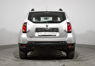 Подержанный автомобиль Renault Duster 2016 года (6 фото)