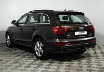 Подержанный автомобиль Audi Q7 2012 года (7 фото)